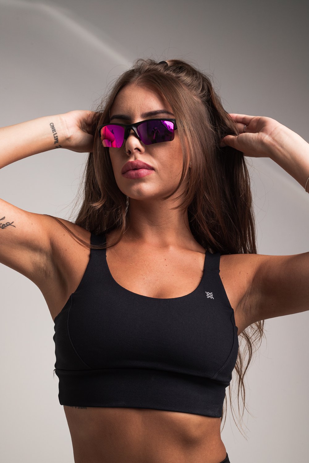 Óculos de Sol HUPI Garbo Armação Preto Lente Rosa Espelhado